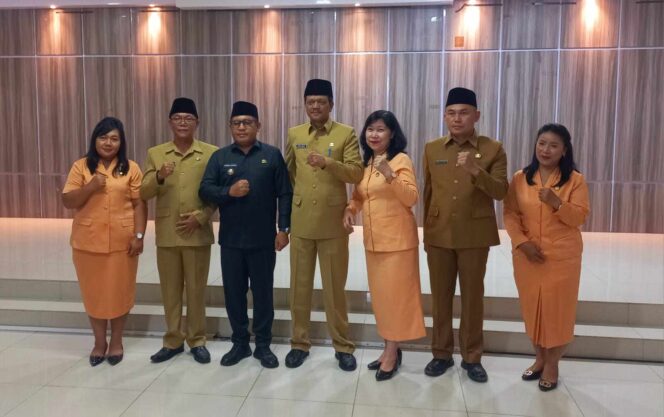 Pj Bupati Taput Dimposma Sihombing, melantik tiga orang Pejabat Pimpinan Tinggi Pratama di Pemkab Taput. (Foto: Lensamata.id/bisnur sitompul)