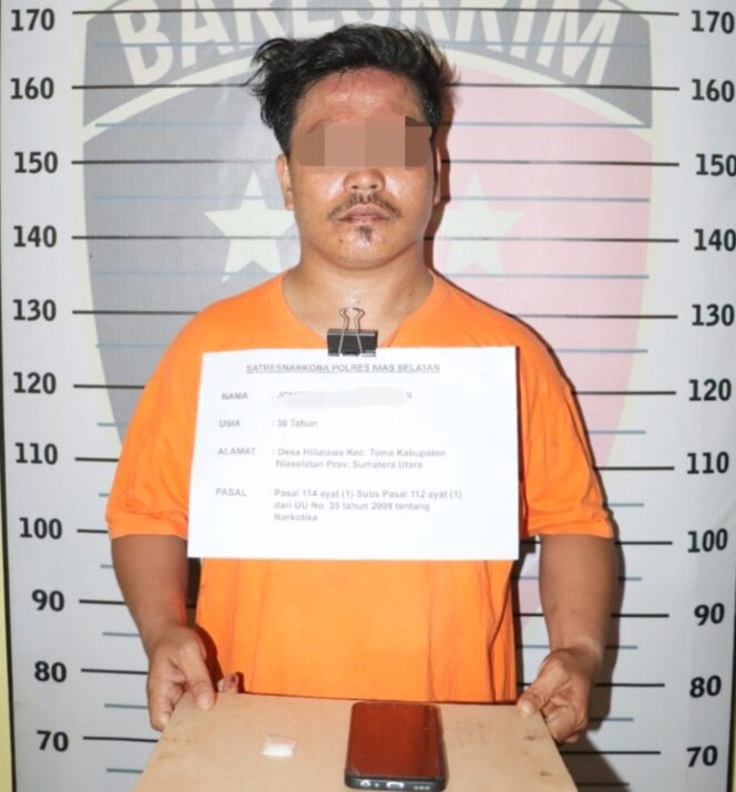 Seorang Pria Diduga Pengedar Sabu Sabu Berhasil Diamankan oleh Satresnarkoba Polres Nias Selatan di Sekolah Dasar