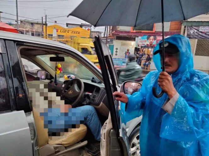 Seorang Pengemudi Ditemukan Tewas di Dalam Mobilnya