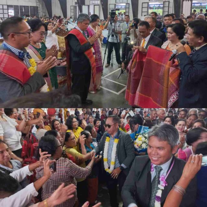 Pomparan Siraja Lumbantobing, Bangun Lumbantobing/Tolkit, saat mangulosi Calon Bupati dan Wakil Bupati Taput, JTP-DENS. (Foto: lensamata.id/bisnur sitompul)