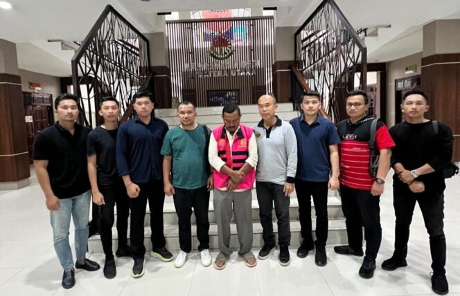 Tertunduk Lesu, Eks Plt Kadisdik Madina Ditangkap Usai Sholat Jum’at