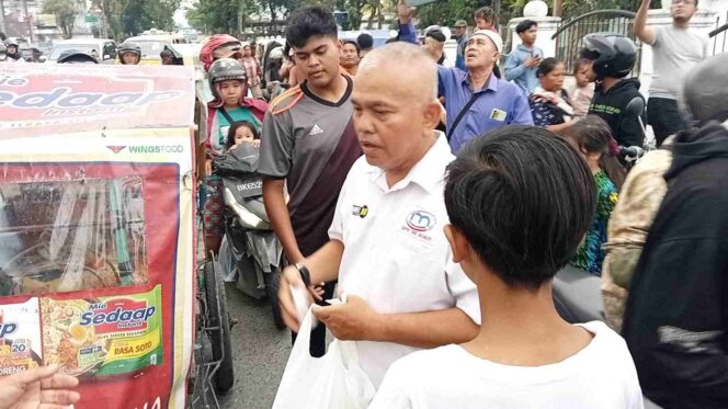 Ramadhan Berkah, IMO Sumut Berbagi Takjil ke Pengguna Jalan