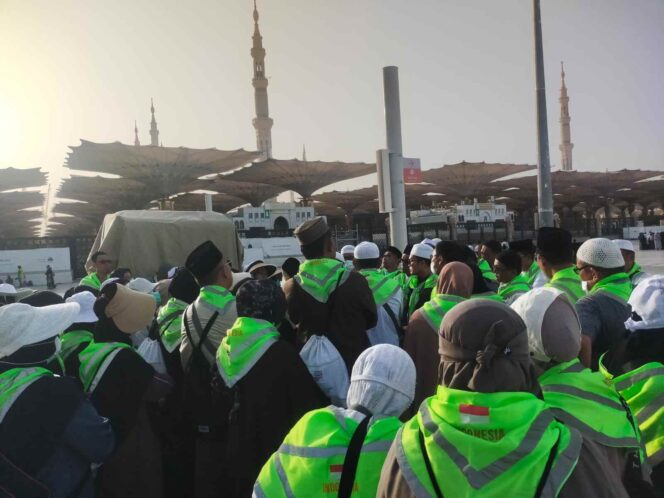 Jemaah Haji Kloter 9 Kunjungi Mesjid Nabawi