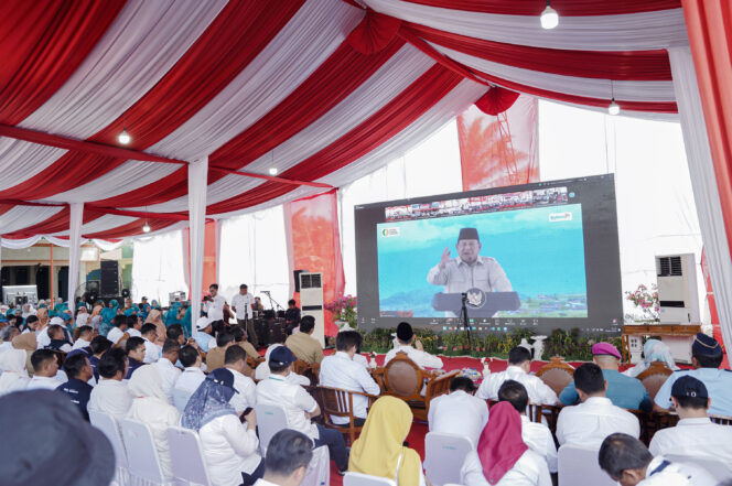 Presiden Prabowo Sapa Gubernur Sumut Saat Peluncuran Koperasi Desa Merah Putih