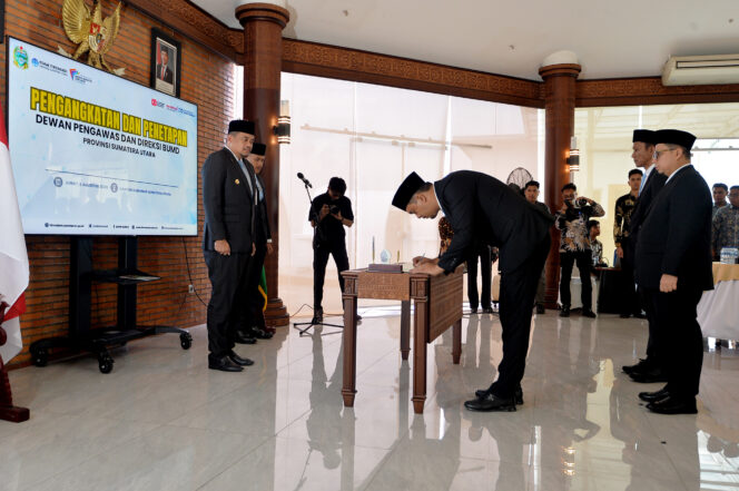 Dewas PD AIJ dan Dua Direksi Perumda Tirtanadi Dilantik, Bobby : Tekankan tentang Pelayanan Masyarakat hingga Investor