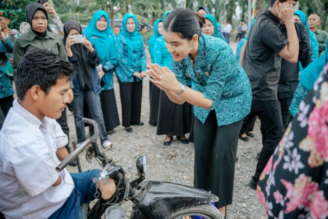 Dorong Swasembada Pangan di Langkat, Kahiyang Ayu Tabur 15.000 Benih Ikan