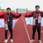 Peraih Medali Emas, Anugerah Setiawan (kanan) dan Peraih Medali Perak, Asyrafi (kiri) asal Indonesia pada nomor Lari Gawang 110m U20 melakukan selebrasi usai Upacara Penghormatan Pemenang pada Kejuaraan Atletik Asia Tenggara U18 & U20 2025 di Stadion Madya Atletik, Sumut Sport Center, Kabupaten Deli Serdang, Sabtu (15/11/2025). (Foto : Dinas Komunikasi dan Informatika Provinsi Sumut / Imam Syahputra)