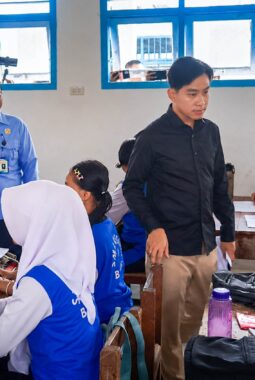 Gubernur Bobby Dampingi Wapres Gibran Tinjau Progres Rehabilitasi dan Rekonstruksi SMAN 1 Barus