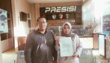 drg. Fradina didampingi Kuasa Hukum Makmur Malau, SH saat membuat laporan di Polda Sumut. (ist/nik)