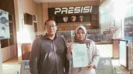 drg. Fradina didampingi Kuasa Hukum Makmur Malau, SH saat membuat laporan di Polda Sumut. (ist/nik)