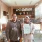 drg. Fradina didampingi Kuasa Hukum Makmur Malau, SH saat membuat laporan di Polda Sumut. (ist/nik)